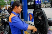 1 lít xăng oằn lưng cõng 10.000 đồng tiền thuế, phí? 1 lít xăng oằn lưng cõng 10.000 đồng tiền thuế, phí?