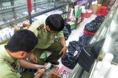 Ăn gian chất lượng bình ắc quy, biến đất sét thành phân bón Ăn gian chất lượng bình ắc quy, biến đất sét thành phân bón