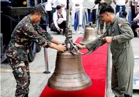 Mỹ trả lại 3 quả chuông cho Philippines