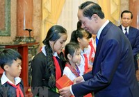 Chủ tịch nước gặp mặt 70 trẻ em có hoàn cảnh đặc biệt