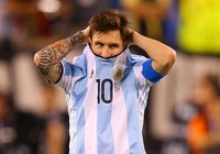 Messi hứng ‘mưa đá’, đòi đuổi về vườn!