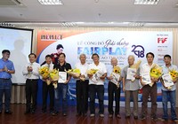 Để sân cỏ ngày càng đẹp hơn…