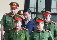 Bán nhà, vợ bỏ vì cờ bạc do 2 cựu tướng công an ‘bảo kê’