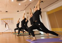 Bát nháo dạy, tập yoga