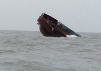 Tàu Trung Quốc chìm trên biển ở Quảng Ninh