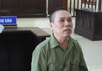 Người đàn ông hầu tòa vì chém công an xã