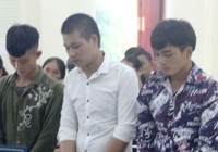 Thanh niên giữ người yêu 17 tuổi cho 2 bạn hiếp dâm