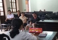 Bị tai biến liệt nửa người vẫn buôn hàng cấm