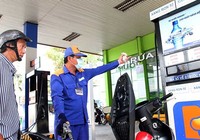 Thuế xăng tăng 1.000 đồng/lít: Vẫn phải cắn răng đổ xăng!