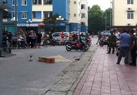 Dân chung cư phát hoảng vì người đàn ông rơi xuống từ tầng cao