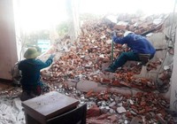Đà Nẵng: Dỡ khách sạn khiến sập tường nhà dân