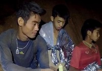 Huấn luyện viên đội bóng nhí còn ở trong hang động?