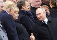 Gặp tại Paris, ông Putin giơ ngón tay cái chào ông Trump