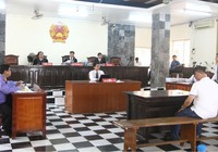 Hoãn phiên tòa vì HĐXX bất ngờ có thẩm phán nữ