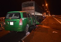 3 người trên taxi tử vong sau cú tông vào xe tải đang dừng