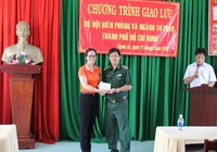 Sở Tư pháp TP.HCM thăm, tặng quà xã đảo Thạnh An
