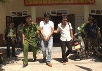 Bắt người đàn ông liên tiếp đâm hai người nhập viện