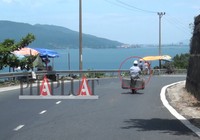 Video: Những đầu nậu mua xăng dầu trên đèo Hải Vân