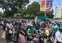 TP.HCM: Khởi tố 4 người tụ tập đập phá xe đặc chủng