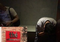 Thác loạn đồng tính tập thể ở tiệm cạo mặt, gội đầu