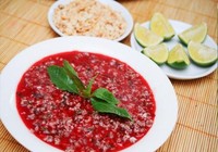 Tiết canh lợn, một món ăn sống chứa nhiều nguy cơ tiềm ẩn