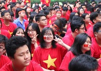 Sân trường ngập sắc đỏ cổ vũ tuyển Việt Nam