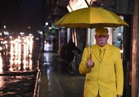 Cụ ông 35 năm chỉ mặc đồ màu vàng