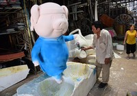 Tất bật thi công các linh vật Tết Kỷ Hợi cho đường hoa