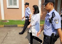 Nợ chồng chất, con nợ TQ đi phẫu thuật đổi diện mạo