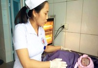 Vợ sinh ngay trên taxi, chồng làm... bà đỡ