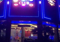 3 thanh niên xô xát bảo vệ, làm náo loạn quán karaoke