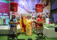 Đến triển lãm BĐS xem vở “Thái hậu Dương Vân Nga”