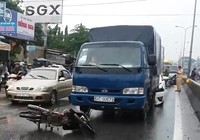 Xe máy chạy trái làn gây tai nạn trên QL 1K