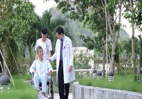 'Già rồi, bệnh thì bỏ cho chết chữa làm gì!'