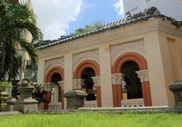 Choáng ngợp trước khu mộ cổ của vợ chồng bá hộ giàu nhất Sài Gòn xưa