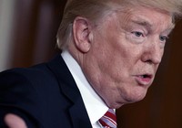 Ông Trump đổ lỗi chuyện Triều Tiên cho nhà Clinton