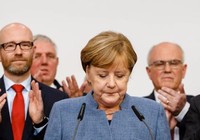 Bà Merkel thắng nhiệm kỳ tư, phe cực hữu bám sát
