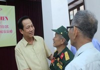 Tặng bằng khen cho 2 lão nông chống tiêu cực