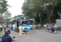 Audio: Xe buýt cán chết người, cửa ngõ Tân Sơn Nhất kẹt cứng