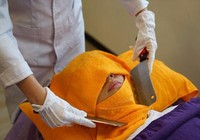 13 năm mát xa bằng... dao phay!
