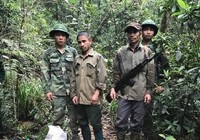 Mang súng AK đi săn, 2 người bị bắt