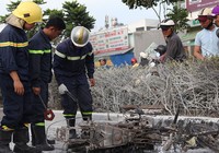 Xe máy chở xăng bùng cháy trên đại lộ Phạm Văn Đồng