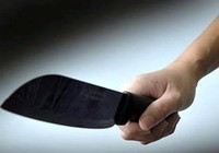 Bị đòi nợ, thanh niên mang mã tấu chém người tình