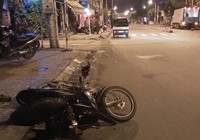 Thanh niên tử vong sau va chạm với xe tải đang xi nhan