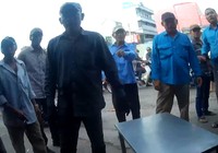 Xe ôm đánh tài xế Grabike trước cổng bến xe An Sương