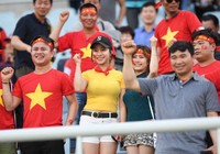 Những bóng hồng xinh đẹp tiếp lửa U20 Việt Nam