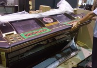Chở trái phép máy đánh bạc qua đường hàng không