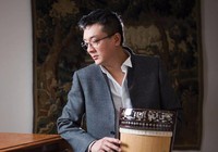 Nghệ sĩ Trí Nguyễn diễn Lý Mười Thương theo điệu bolero