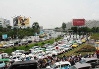 Không thể xử lý triệt để ùn tắc sân bay Tân Sơn Nhất