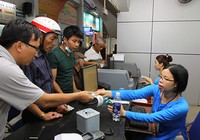 Vé tàu điện tử: Tiện lợi nhưng…
